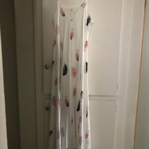 Elegant White Maxi Dress with Feather Print